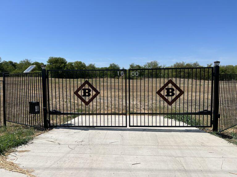 Dual Swing Gates W/ Liftmaster Operator